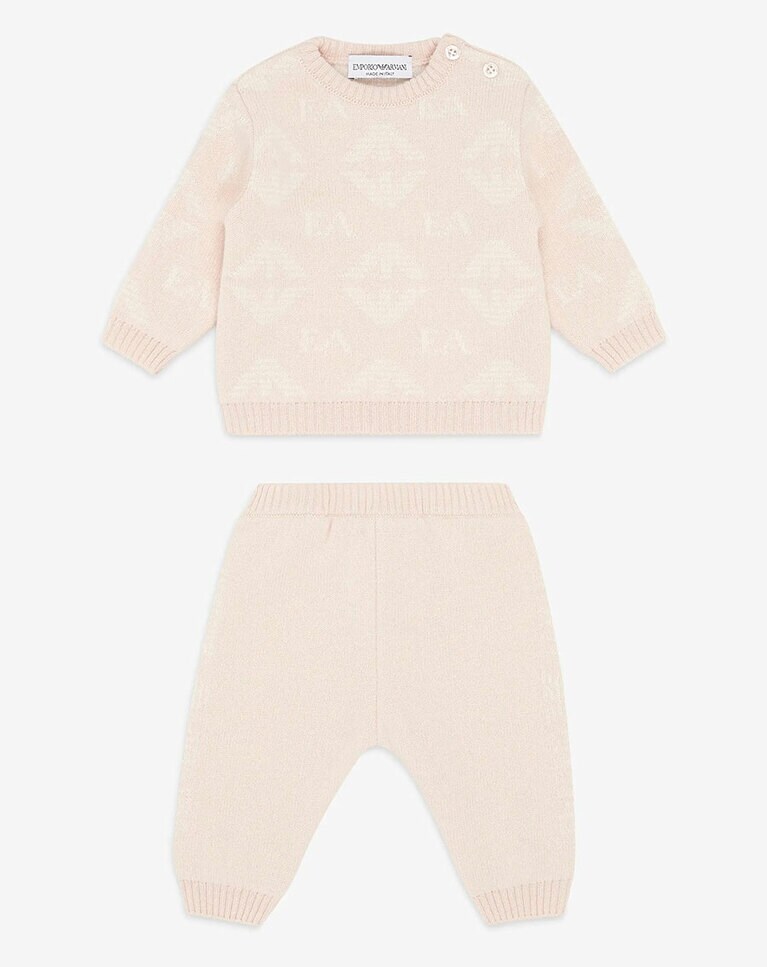 EMPORIO ARMANI カシミアセットアップ 52,800円。