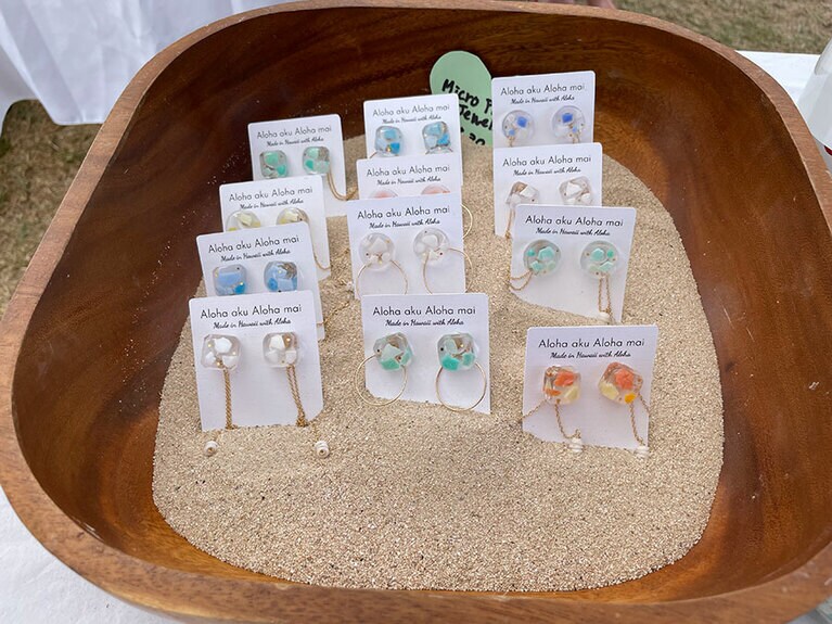 「アロハ・アク・アロハ・マイ」のアクセサリー。