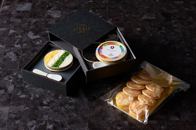 「キャビア Eclat Noir～聖夜の宝石～」(50g・4名分)20,000円(税別／限定30個・要予約)。