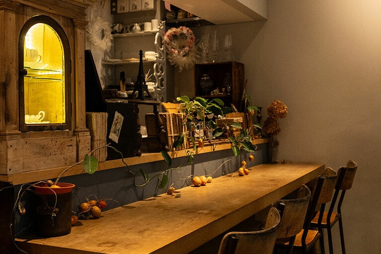 空間に浸れるカウンター。