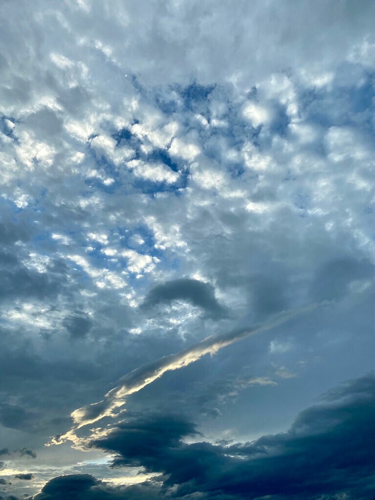 写真集「SACRED SPACE」より ©Ellie Omiya