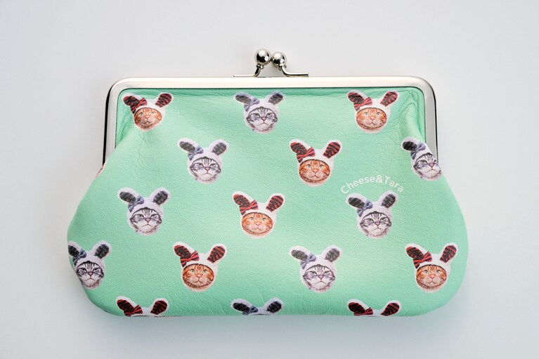 2：メイク入れに最適ながま口ポーチ 6,500円／PET DOT SHOP