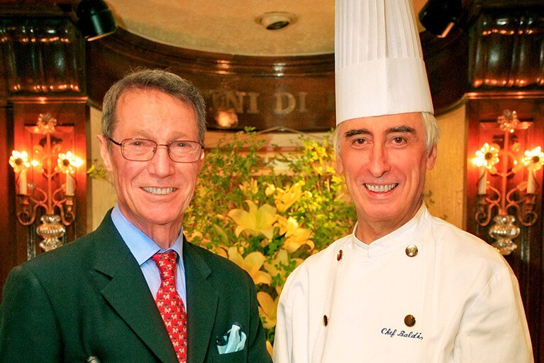 バルディ・ヴィルジリオ総料理長(右)とメートル・ドテルのトンバ・プリモ氏(左)。