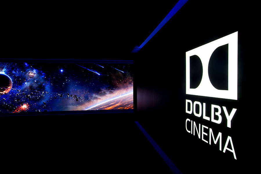 「ドルビーシネマ」のエントランスには、上映作品に合わせて流れるAVP(オーディオビジュアルパス)の映像が。