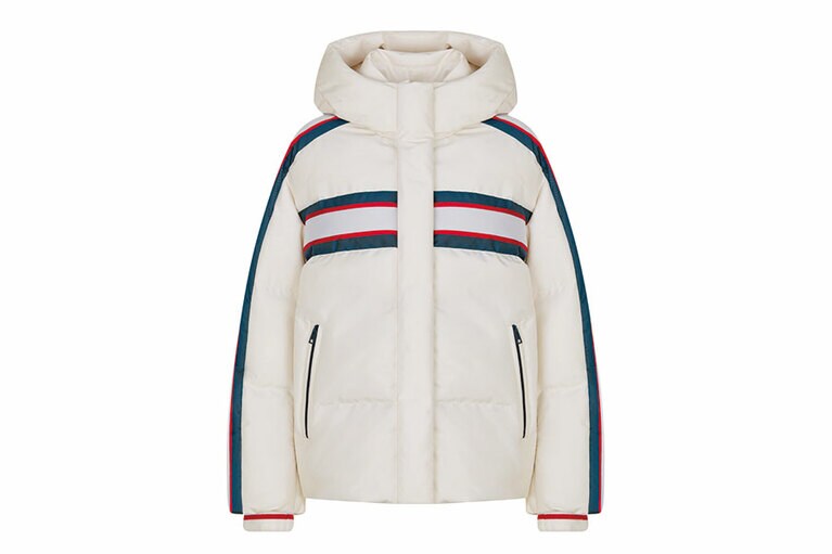 ジャケット 715,000円。