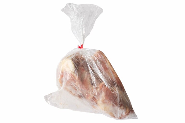 比内地鶏 組みガラ〈1羽分450～500g〉250円／本家比内地鶏