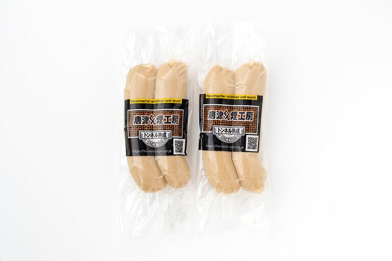 ドイツ屋台のカリーヴルスト 432円(100g)。