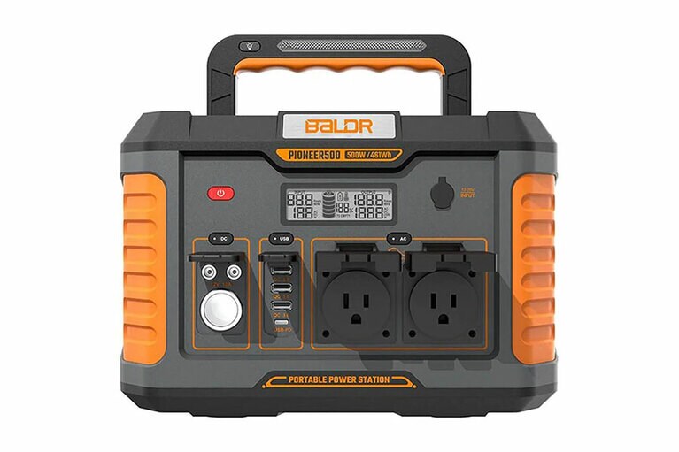 BALDR PIONEER500 ポータブル電源（防災安全協会推奨）55,800円（編集部調べ）。※商品は私物です。