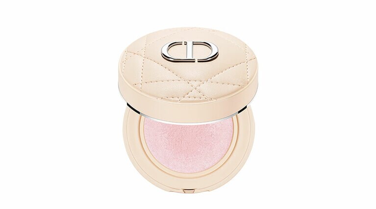 ディオールスキン フォーエヴァー クッション パウダー 全4色 7,700円／パルファン・クリスチャン・ディオール