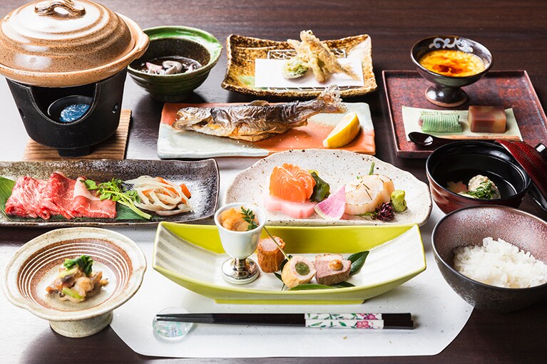 蔦温泉旅館［青森／蔦温泉］夕食 旬の会席料理イメージ。