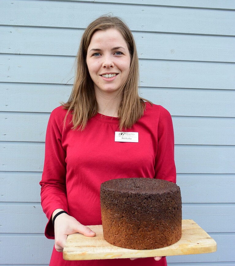 各家庭で作られているという“温泉まんじゅう”ならぬ、“温泉ライ麦パン”。美味！　自然と折り合いをつけながら、郷土の味が生まれる。