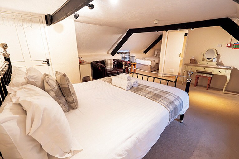 家族で泊まれるタイプの客室など、旅スタイルに合わせて選べる。宿泊（1室）£90～。