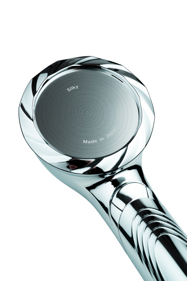 777個の極小ホールが生む、繊細でたっぷりの水流。やさしさも、洗い上がりの満足感も、どちらも叶える。