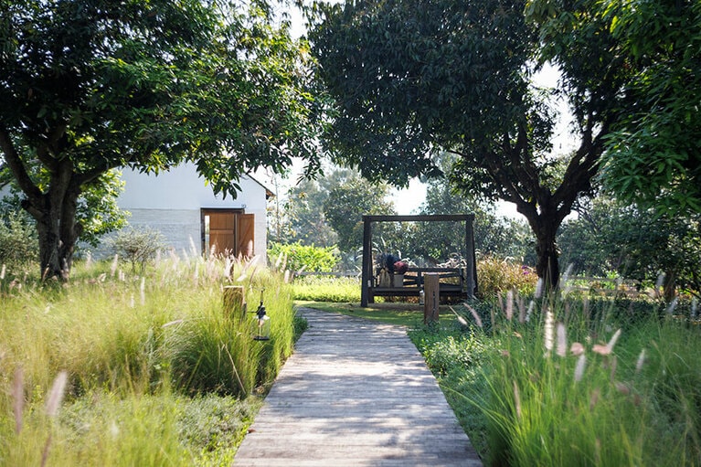 フランスの小さな農村をイメージしたガーデン。