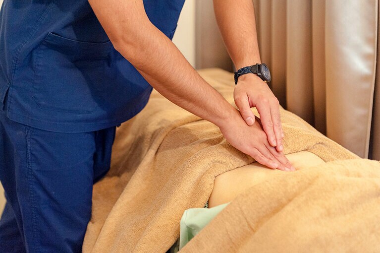 お腹が硬かったり冷たかったりする人は要注意。