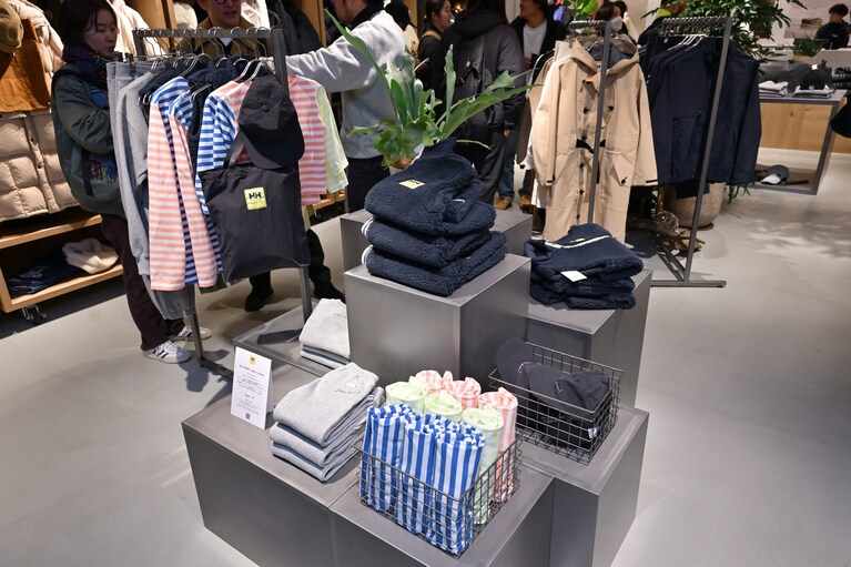 ヘリーハンセン×アニエスベー。