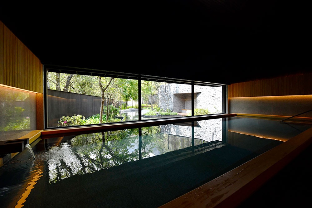 日本生まれの旅館ブランドならではの美意識を感じさせる大浴場。