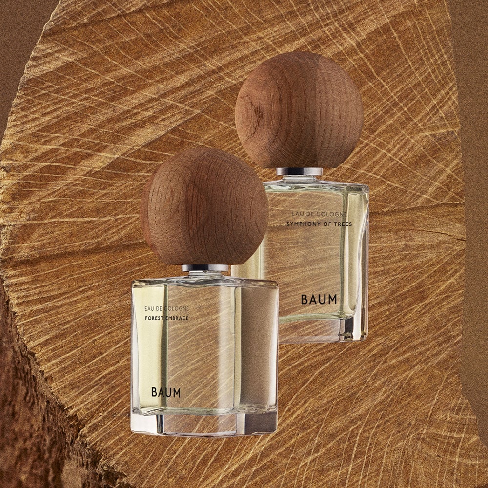 BAUMは、「樹木との共生」をテーマに掲げる、資生堂のブランド。化粧品の中身はリフィルで詰め替える。パッケージの木製パーツは、カリモク家具の製造工程で出る端材を再生利用。東北や北海道の良質な木材を無駄なく生かしている。