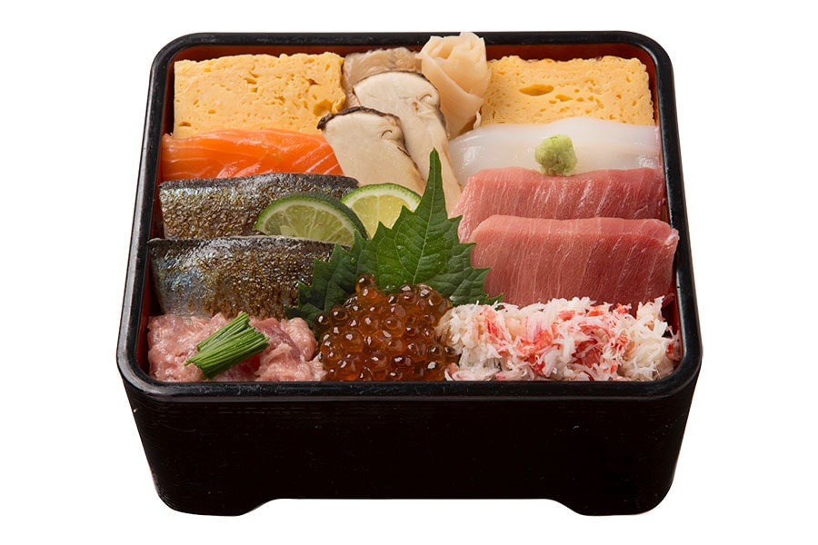 「天然鮪と炙り秋刀魚の味覚丼」2,160円(税込)。