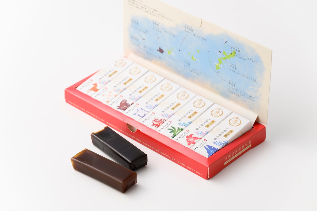 沖縄8島 黒糖羊羹 2,700円（8本入り）。