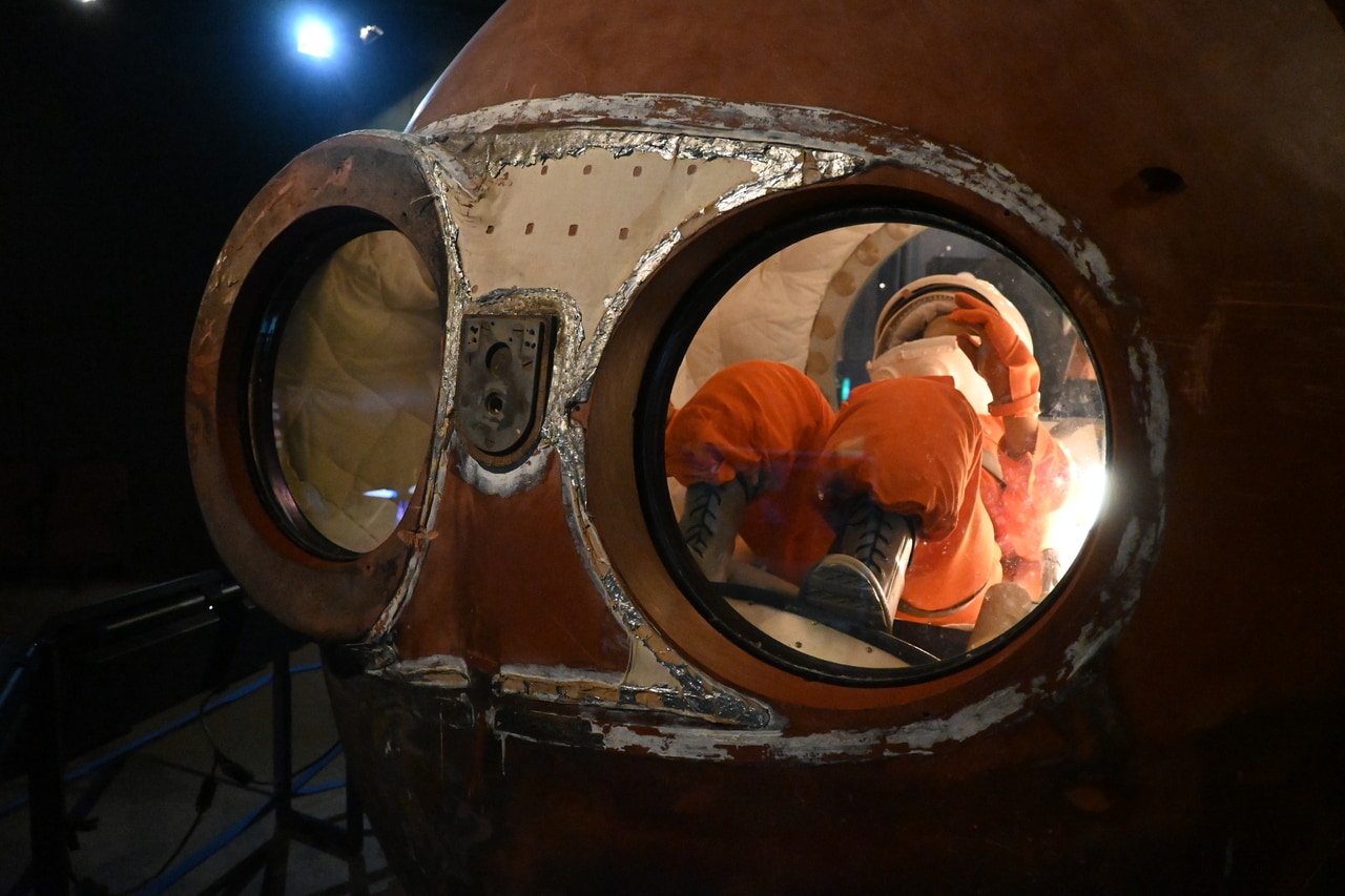 ヴォストーク宇宙船。大気圏突入の再の熱によって焼け焦げた跡も。