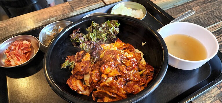 麻浦区でのランチ。8,000ウォン＝約826円。