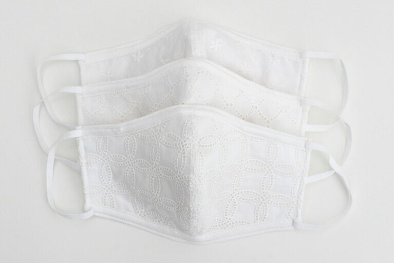 ［PASS THE BATON］Nisso embroidery lace Original face mask 各1,500円(3種セット 4,500円)。