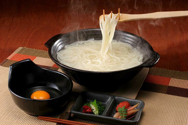 地獄炊きは冬に欠かせない。写真は「中本製麺」。