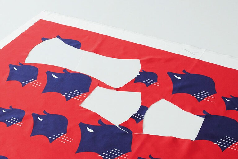 製品化されなかったはんかちから、使えるところを切り出してマスクに！