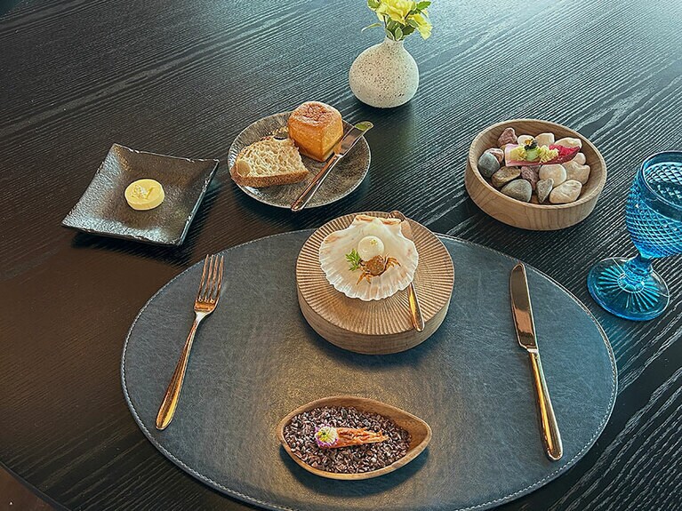 写真はLUNCH 3-COURSES（APPETIZER,MAIN,DESSERT）79,000ウォン。