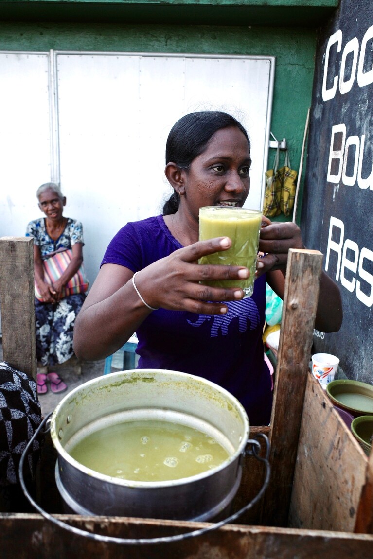スタンドで販売されているハーブのお粥コラキャンダ。