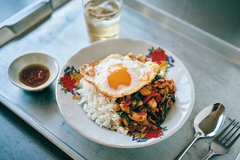 チキンのガパオ炒め。