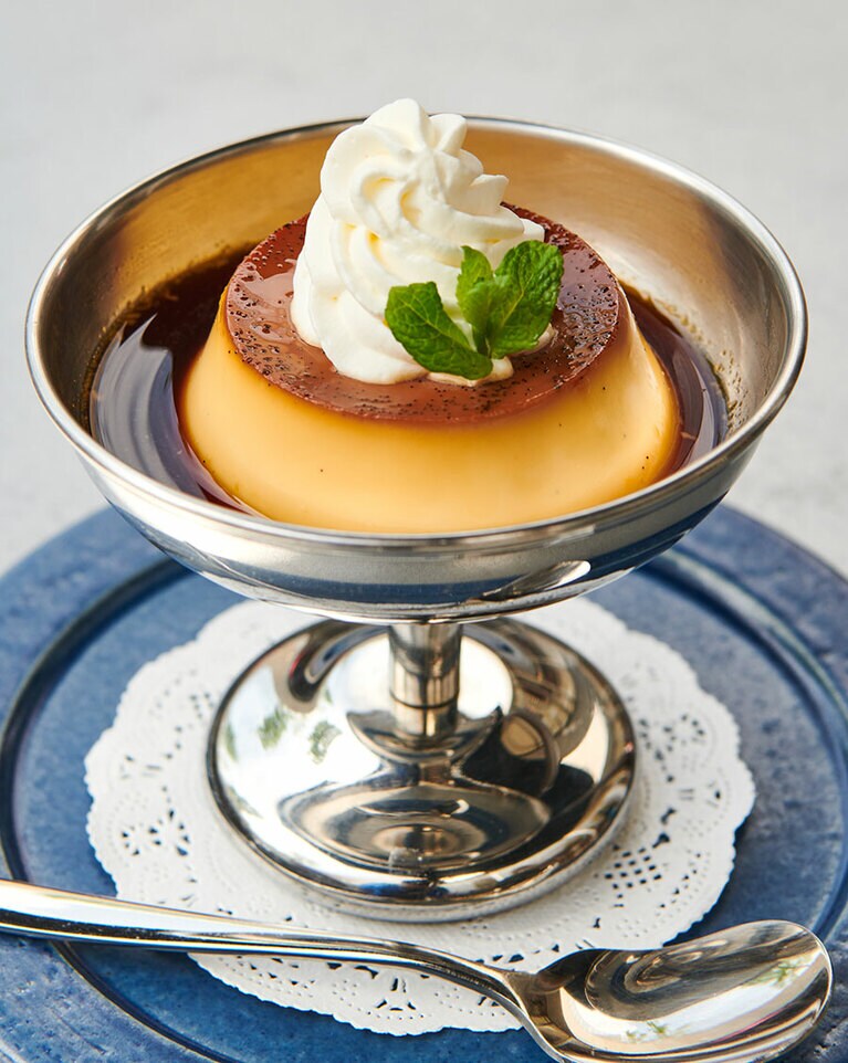 固めに仕上げた昔ながらの「クラシックプリン」490円も人気。