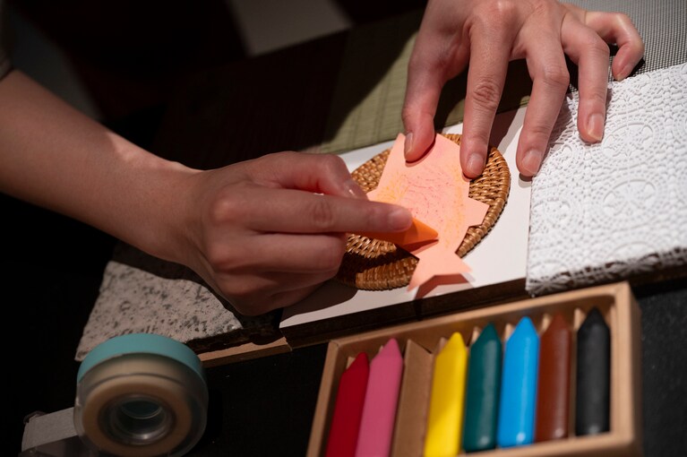 模様が浮き出てくる、フロッタージュ。