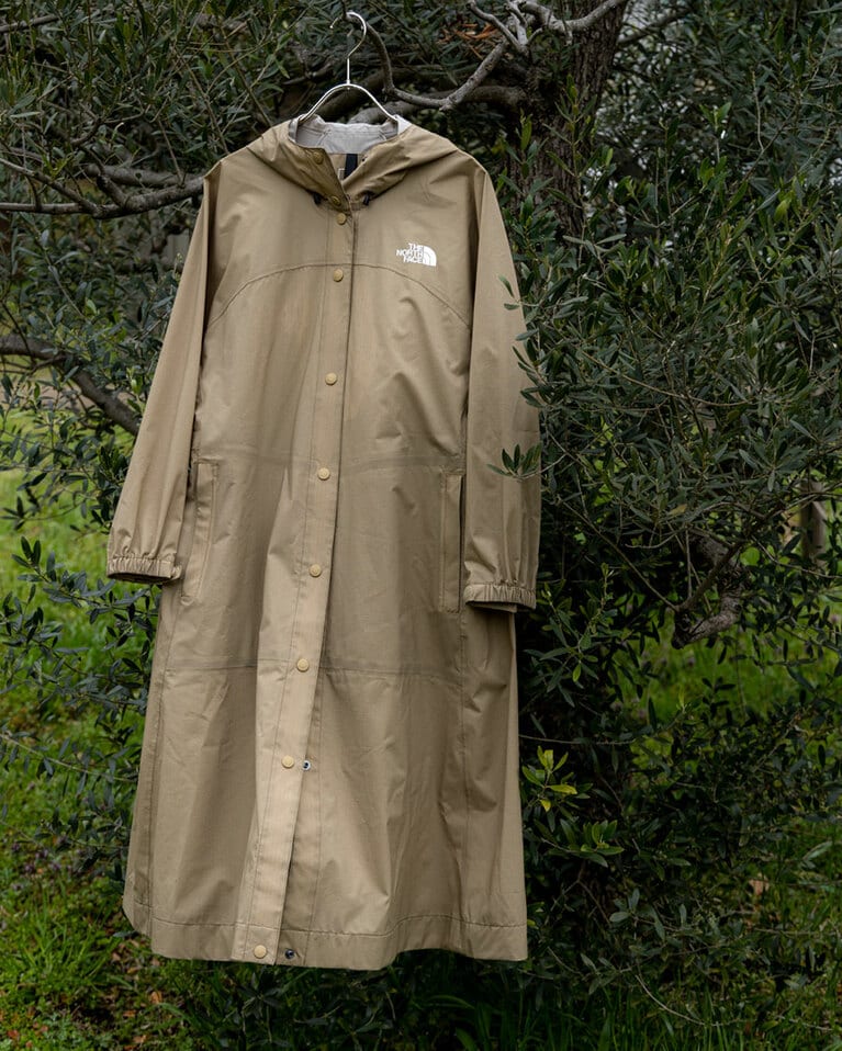 Breeze Lightning Coat 29,700円(税込)、M／L 2色展開(ケルプタン、ニュートープ)。