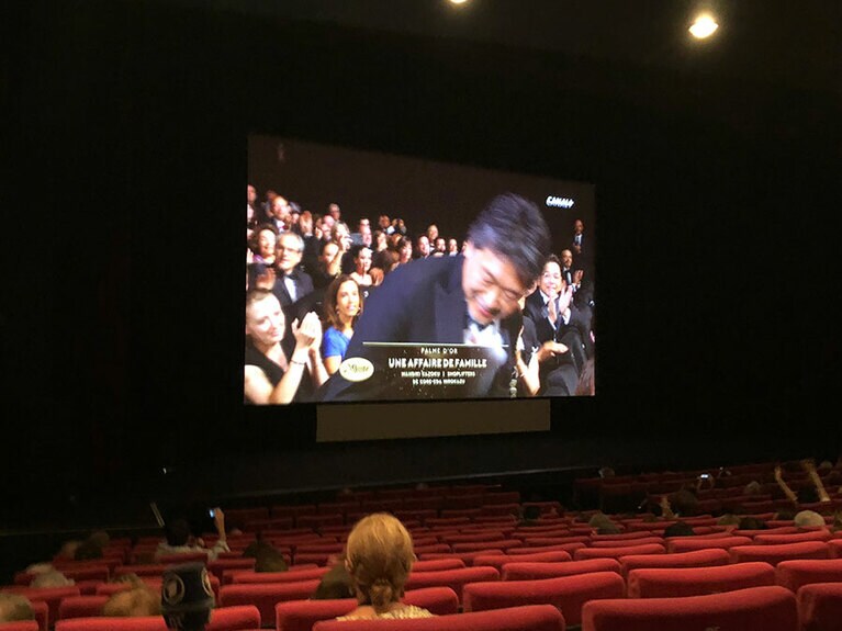 是枝監督受賞の瞬間。当日、会場に呼ばれると、受賞は確定だが、何を受賞したかは知らされないため、かなりドキドキしたそう。