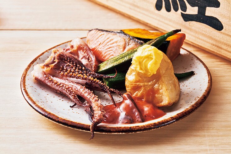 季節の炙り焼き。じゃがいもには塩辛とバターを添えて。