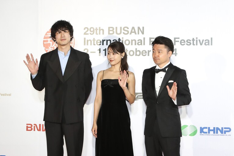 有村架純さんと坂口健太郎さん。