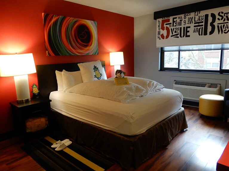 ペットフレンドリーホテルなので、マスコットのドッグがあちこちに。