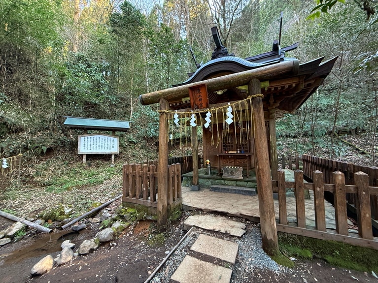 東水神宮は、北極星と北斗七星を神格化した、天空を司る最高位の星の神北辰妙見（妙見菩薩）が祀られている。
