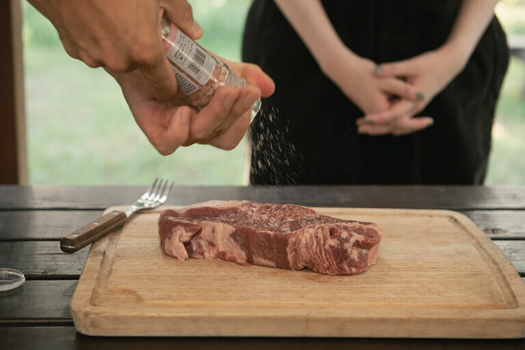 大きなお肉を大人数で。それがバーベキューの醍醐味！