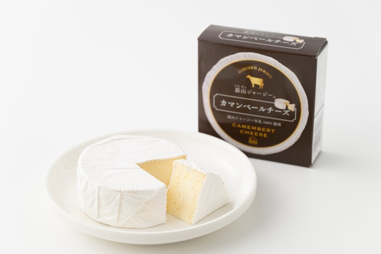 蒜山ジャージー®カマンベールチーズ 1,080円。
