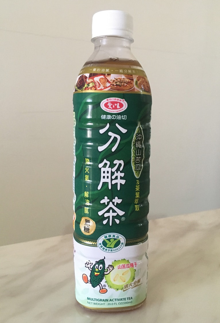 健康の油切分解茶 35元 590ml。