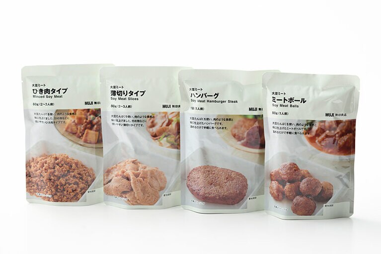 左から：大豆ミート ひき肉タイプ、大豆ミート 薄切りタイプ、大豆ミート ハンバーグ、大豆ミート ミートボール各269円(80g)。※薄切りタイプ、ひき肉タイプは2～3人前。ミートボール、ハンバーグは1人前。