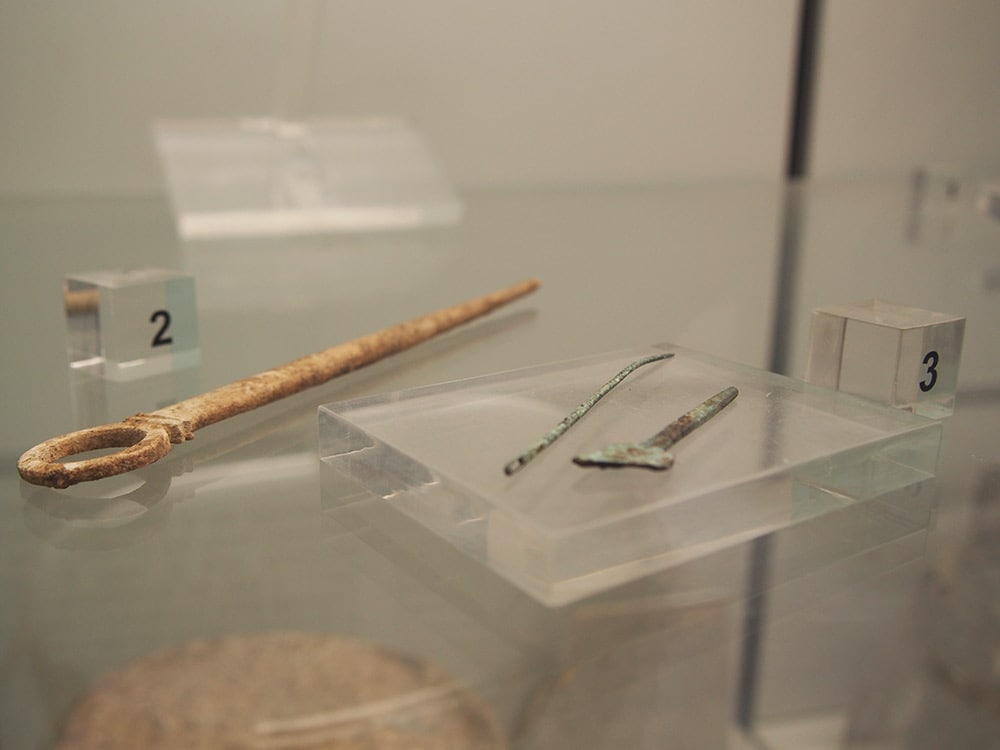こちらは紀元前3～1世紀頃のブロンズ製針。縫製に使っていたのでしょうか？