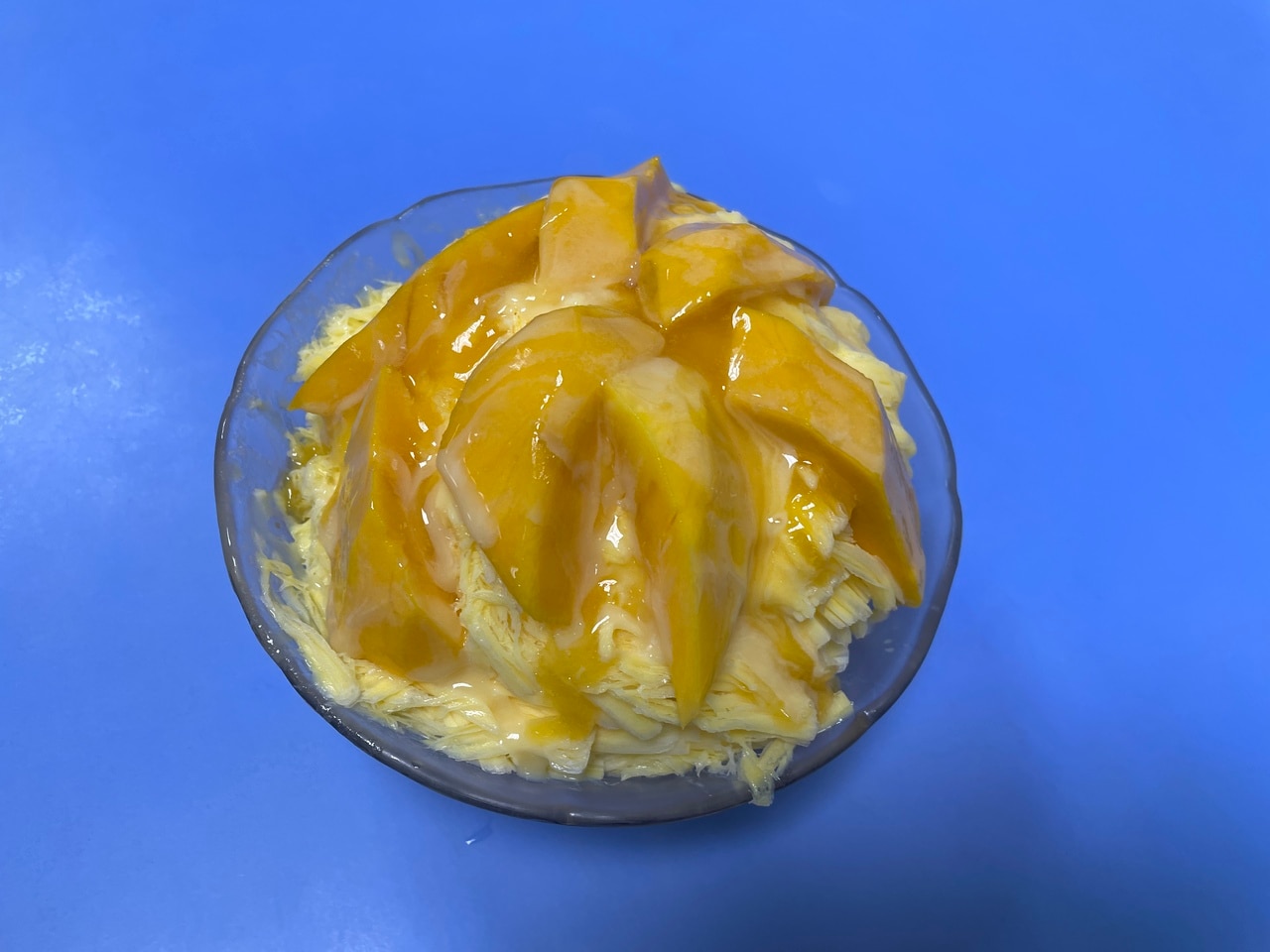 訪問時のフレッシュマンゴーは、「四季芒果」というあまり食べたことのない品種でした。ほどよい甘さとしっかりとした歯ごたえで、いくらでも食べられそうな味わい。