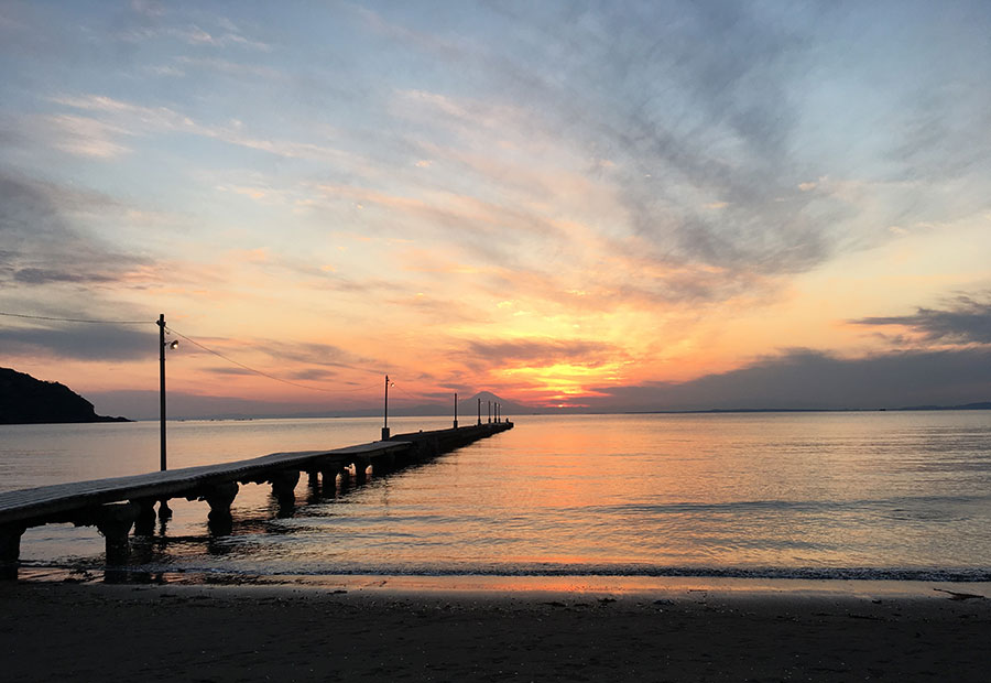 【千葉県・2025年版】冬の絶景・風物詩10選。晴れた日の浜鳥居から望む、“鳥居ごしの富士山” | 今こそ行きたい! 「日本にしかない風景」再 ...