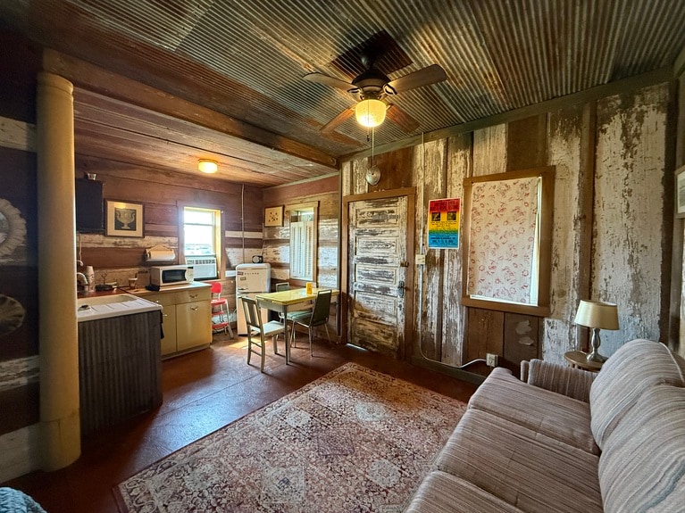 綿繰り工場を改装した客室なども。