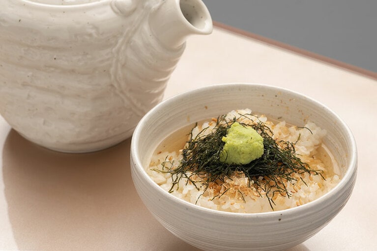 夕食の献立の一例、わさび丼。