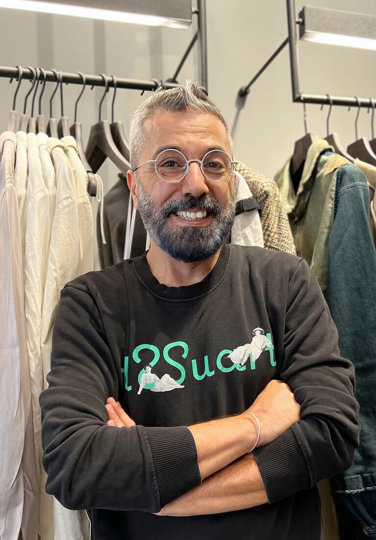 両親ともにテイラーという環境で生まれ育ったという、ウミット・ウナルさん。